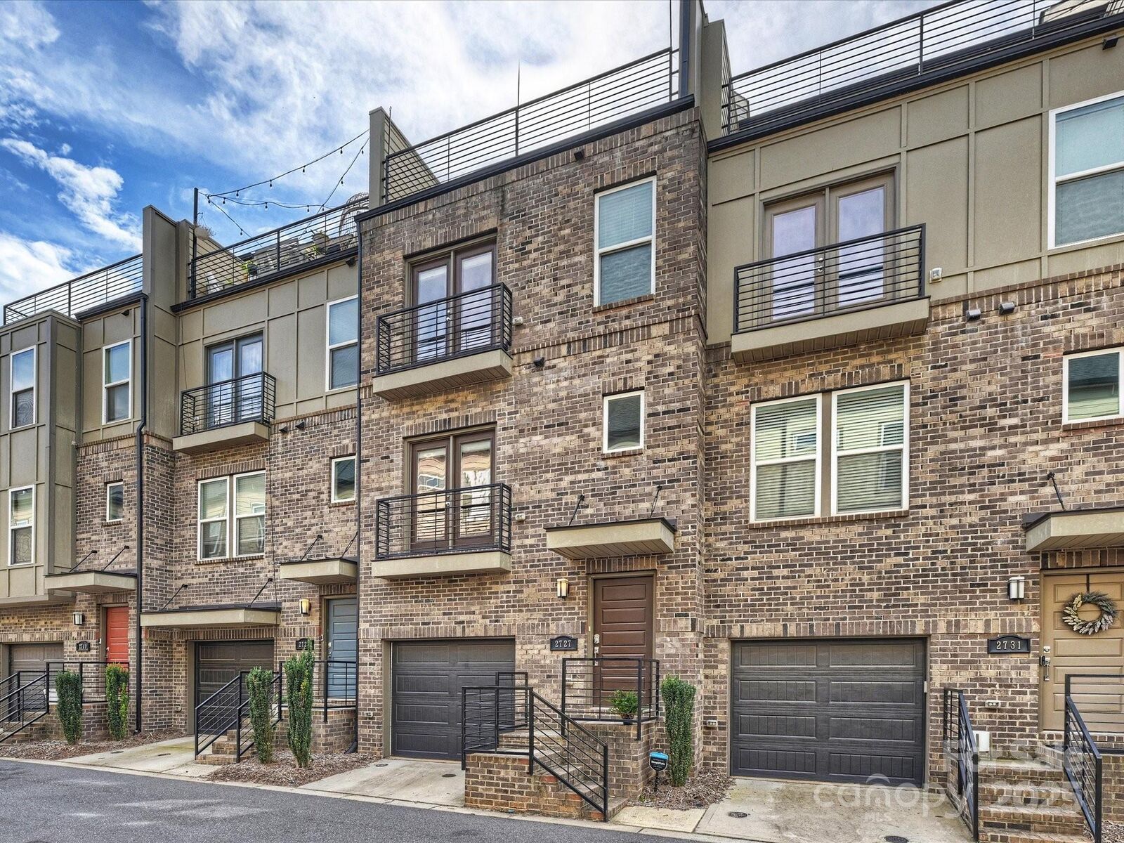 Property Photo:  2727 Grand Union Way  NC 28209 