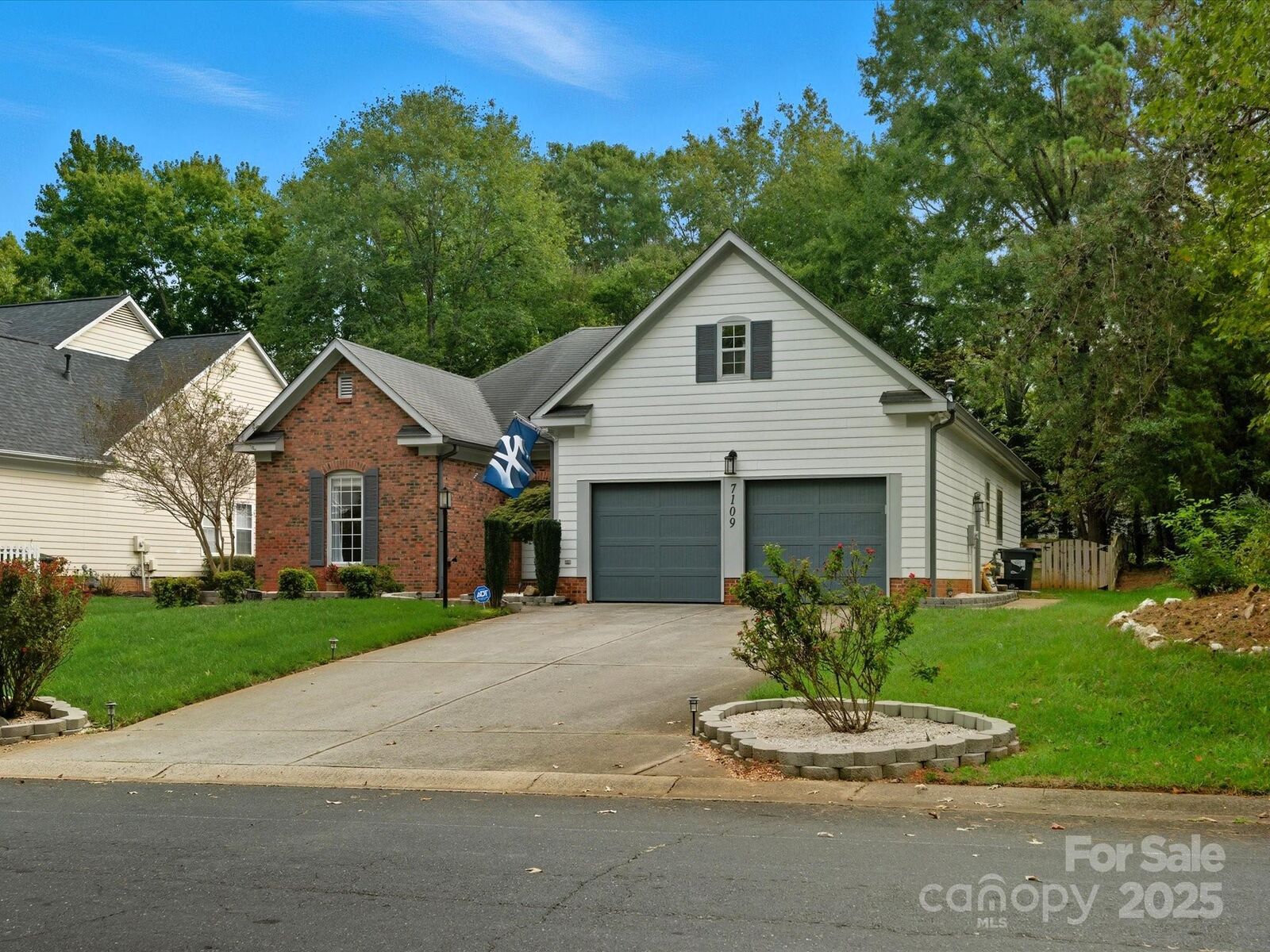 Property Photo: 7109 Scuppernong Court NC 28215