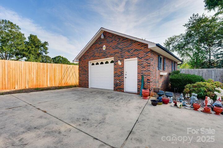 Property Photo:  3132 Fox Den Circle  NC 28080 