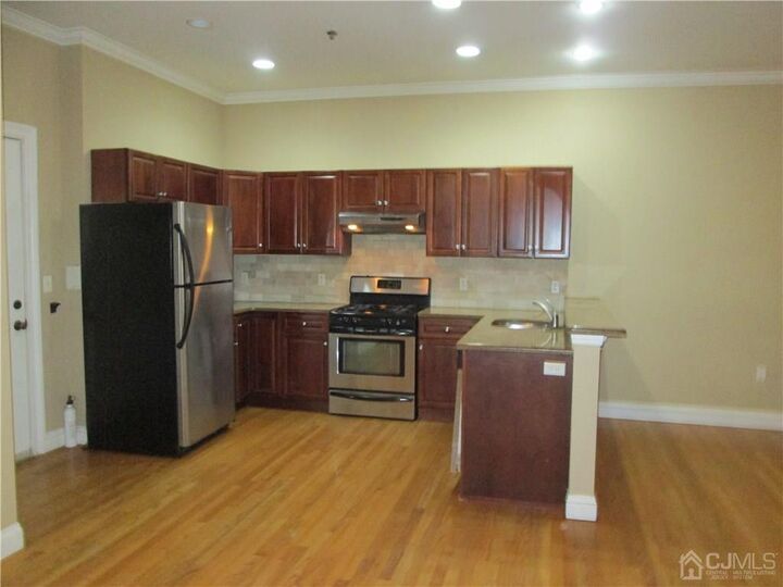 Property Photo:  547 Sayre Avenue 202  NJ 08861 