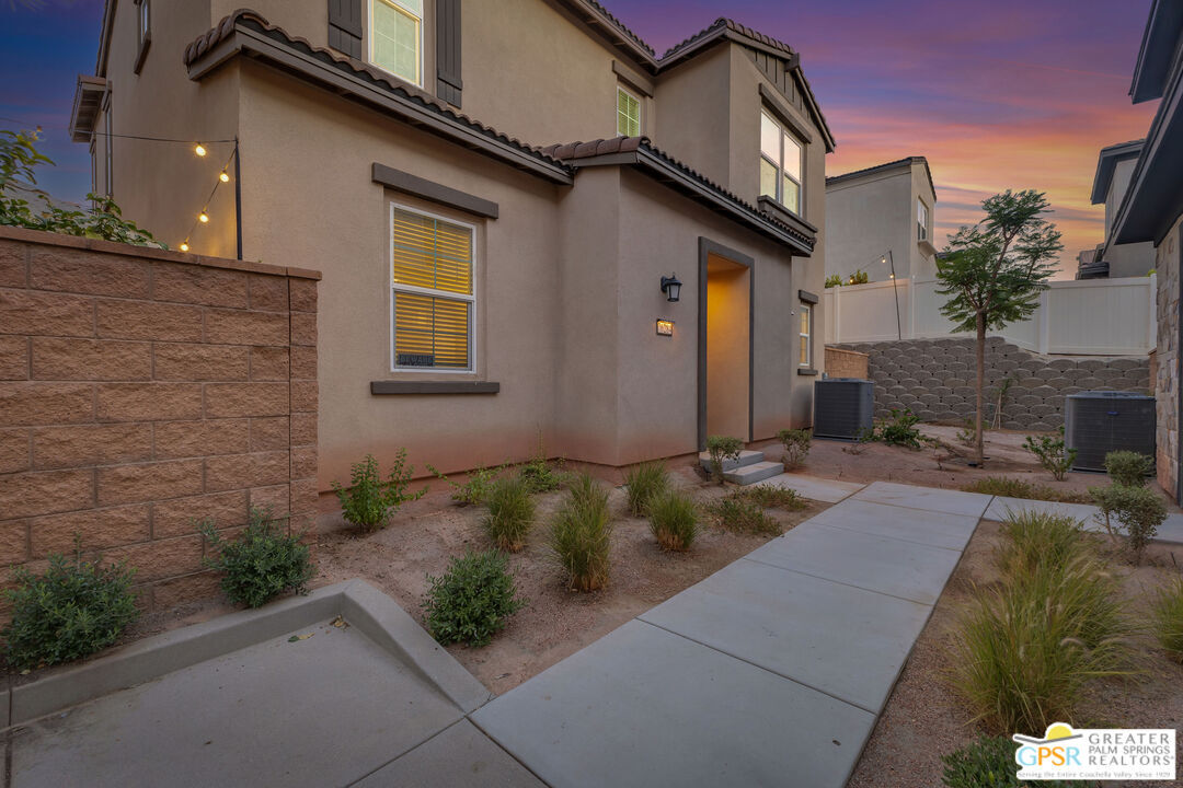 Property Photo:  76284 Yale Way  CA 92211 