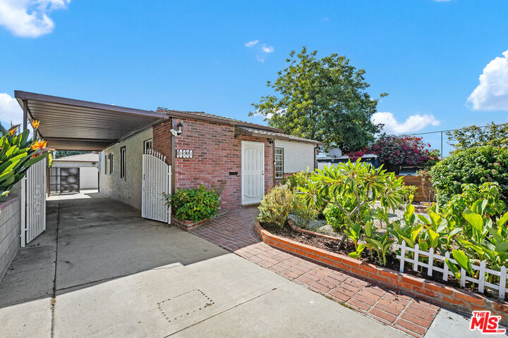 Property Photo: 10830 Tabor St CA 90034