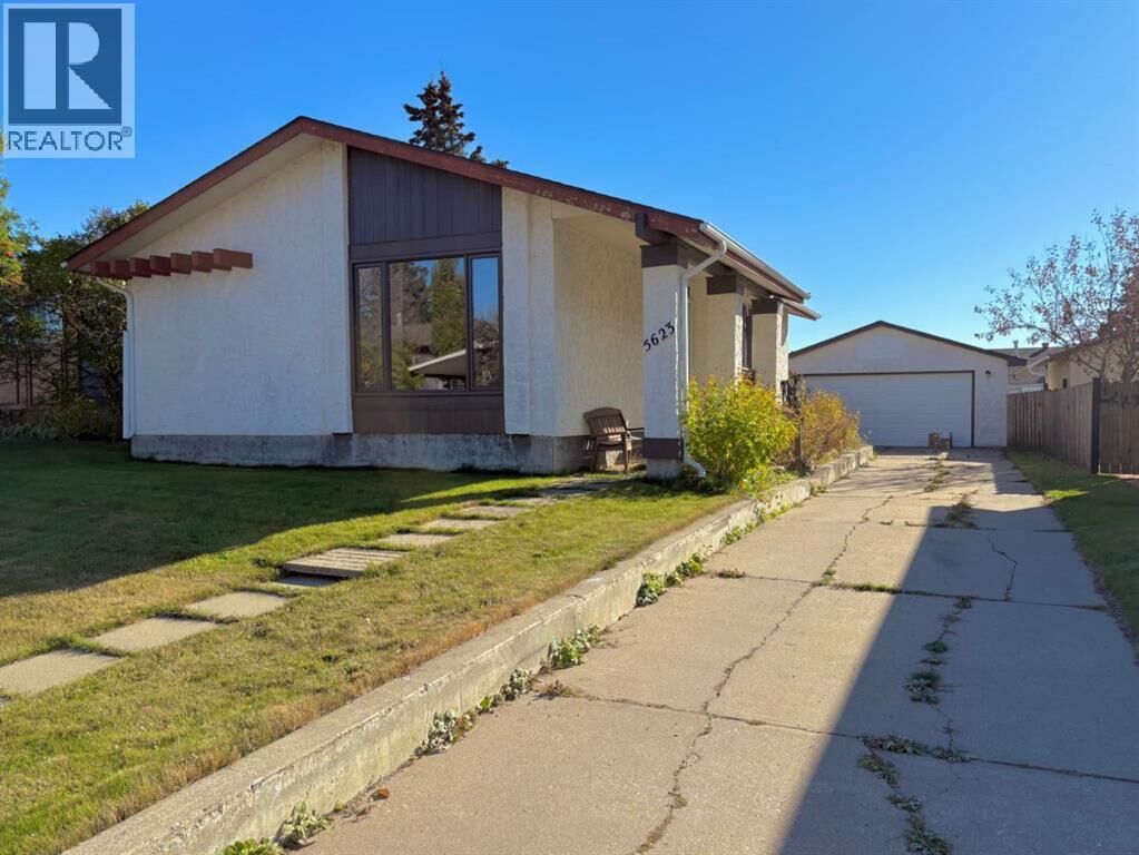 Photo de la propriété: 5623 55 Avenue AB T4T 1H6