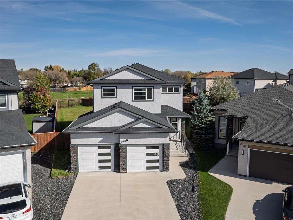 Property Photo: 40 Kelly Place MB R3R 2V6