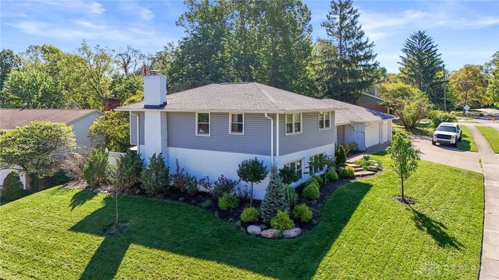 Property Photo: 1606 Hillrose Place OH 45324