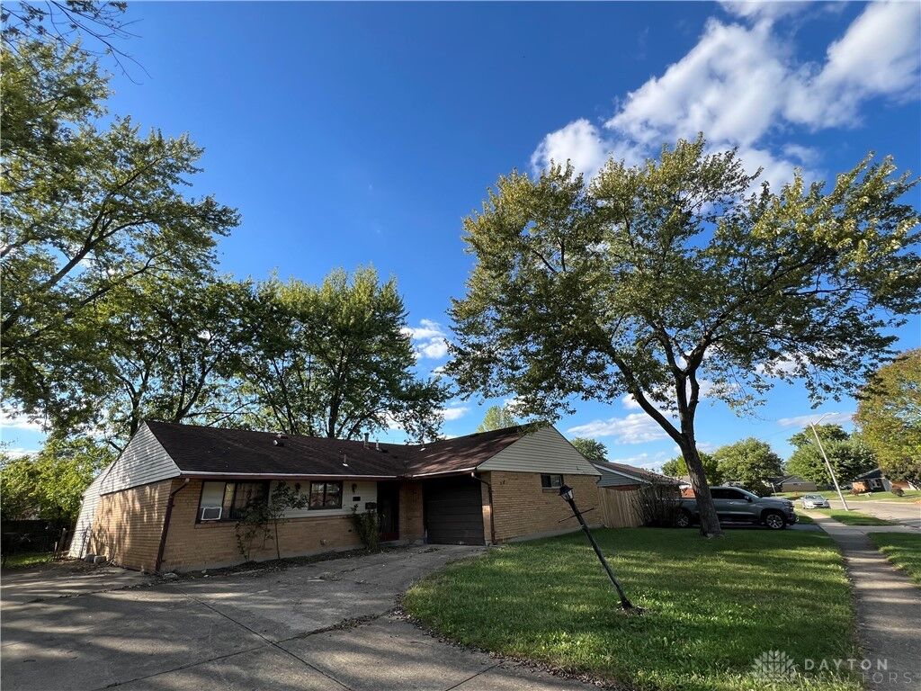 Property Photo:  6119 Rosebury Drive  OH 45424 