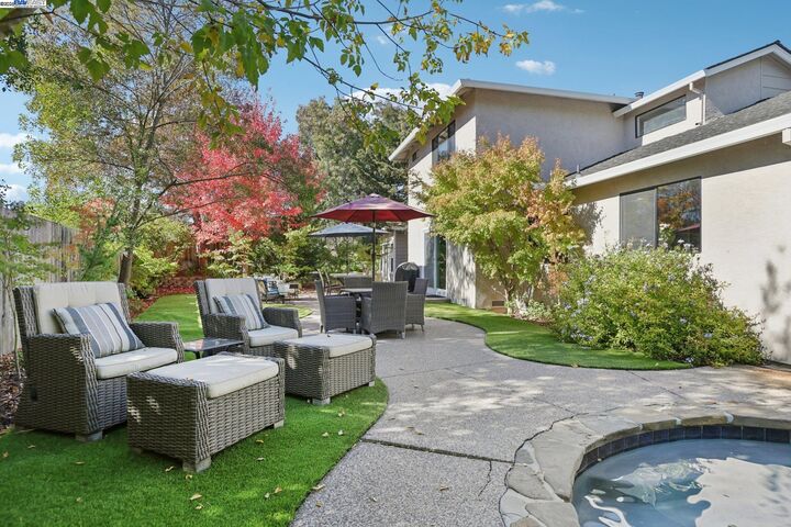 Property Photo:  300 Lodgepole Ct  CA 94553 