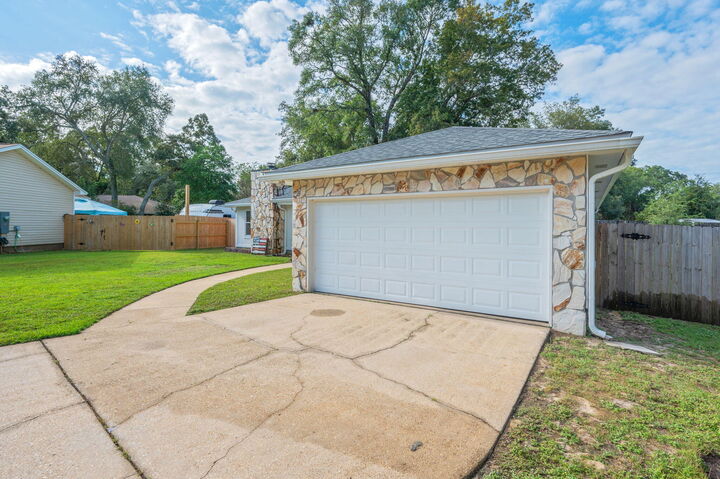 Property Photo: 139 Meadow Woods Lane FL 32578