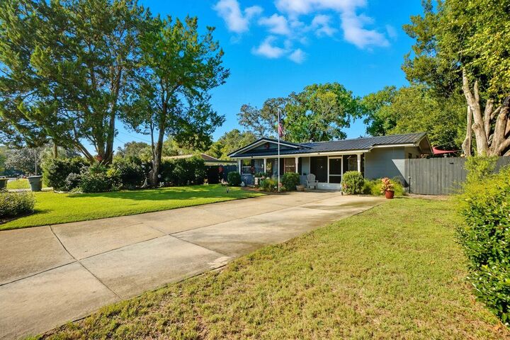 Property Photo:  34 NW Hemlock Drive  FL 32548