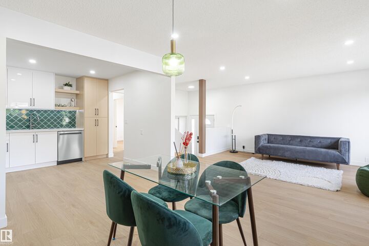 Property Photo:  18031 96 Avenue NW  AB T5T 2Z3 