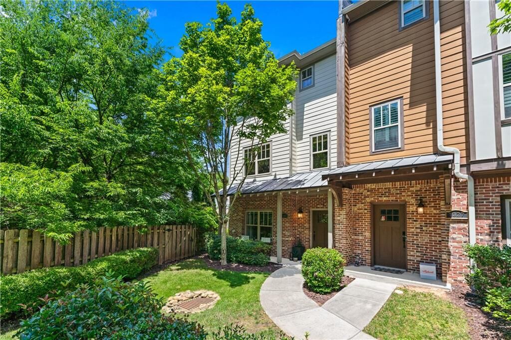 Property Photo:  1325 Oakview Road  GA 30030 