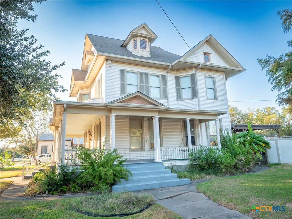 Property Photo: 408 E Reuss Boulevard TX 77954