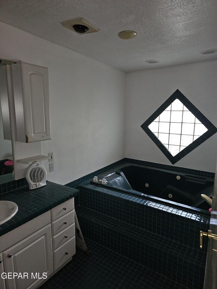 Property Photo:  1804 Jerry Abbott Street  TX 79936 