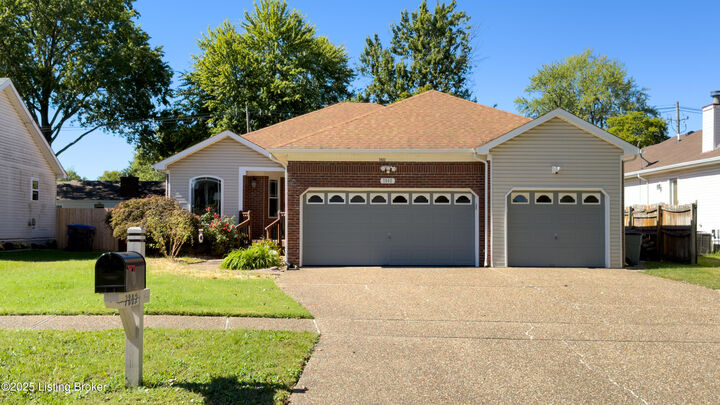 Property Photo: 7802 Appleview Ln KY 40228