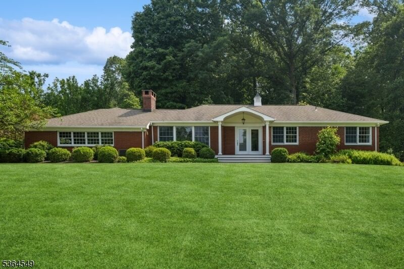 Property Photo:  5 Woodland Rd  NJ 08867 