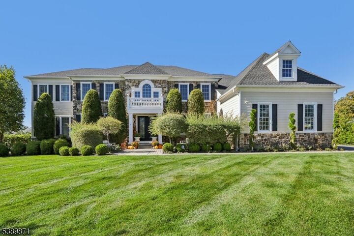 Property Photo:  6 Northwood Dr  NJ 07417 