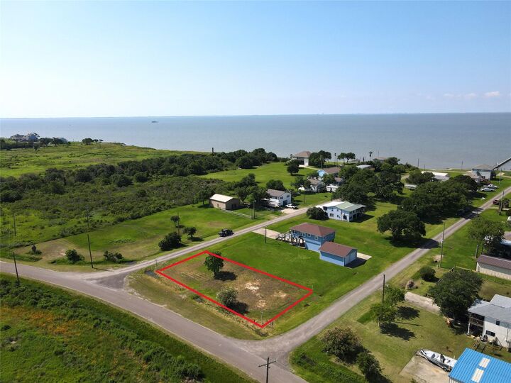 Property Photo:  102 Ouisa  TX 77514