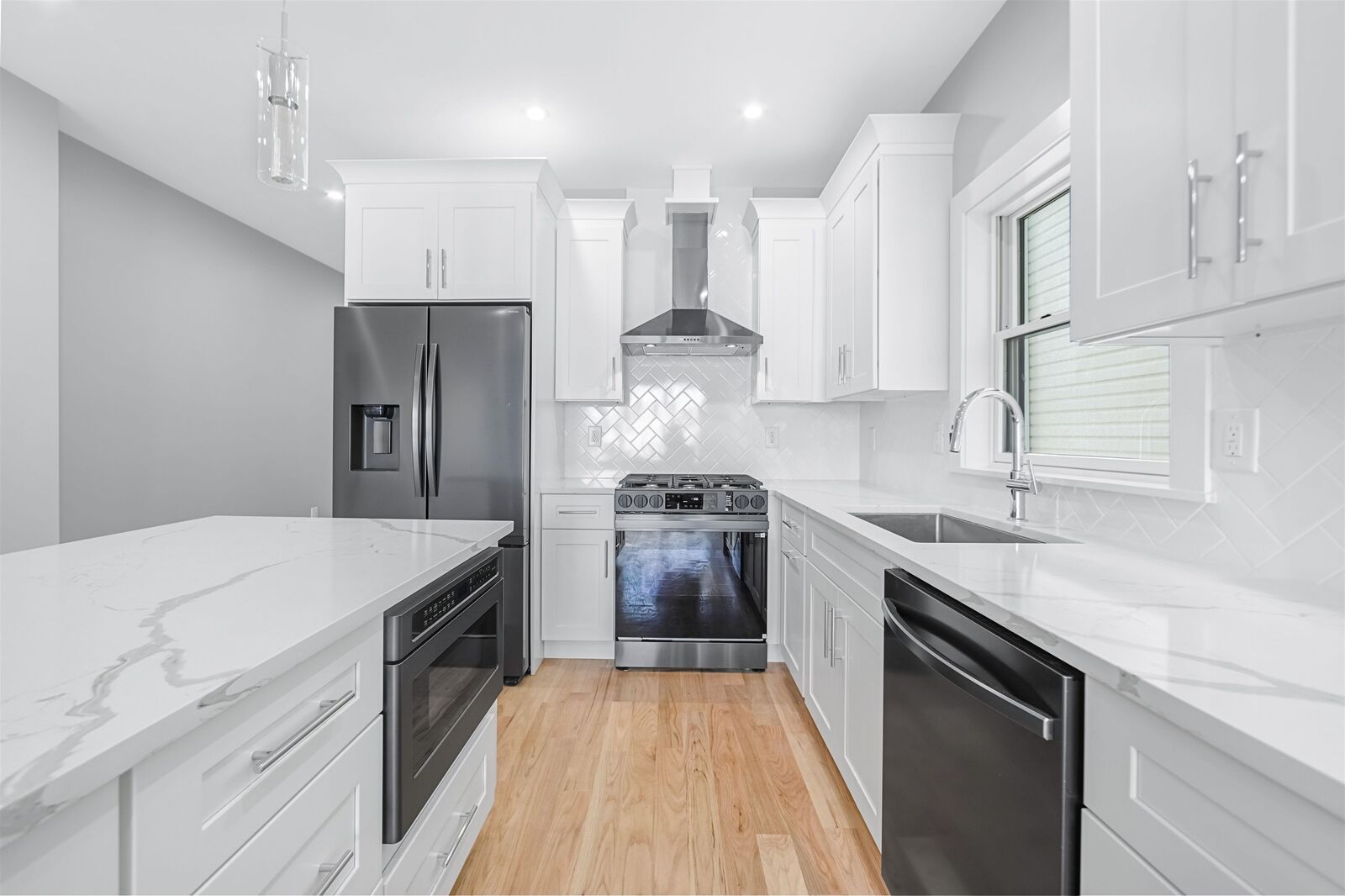 Property Photo:  88 West 20th St 1  NJ 07002