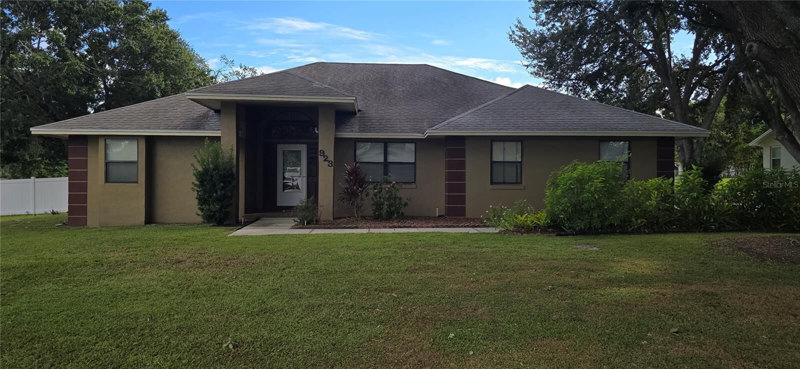 Property Photo:  923 Hammock Shade Drive  FL 33809 