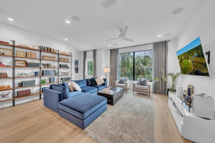 Property Photo: 2851 W Gandy Boulevard 3 FL 33611