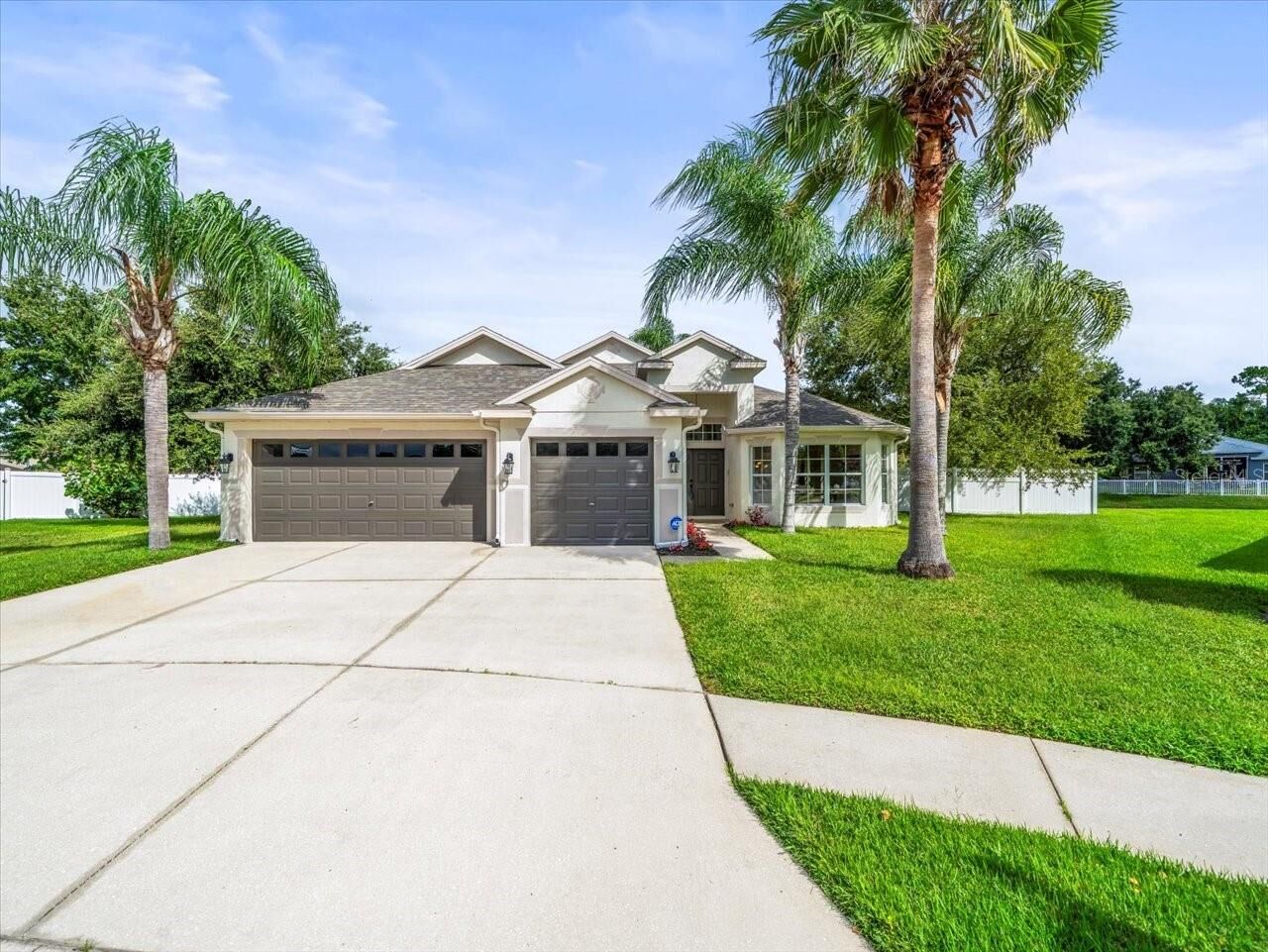 Property Photo: 6840 Sparkling Way FL 33545