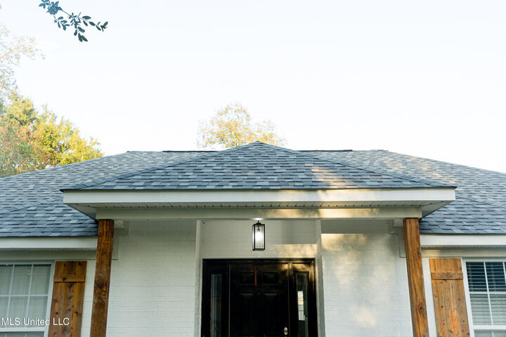 Property Photo: 2000 Heron Lane MS 39553