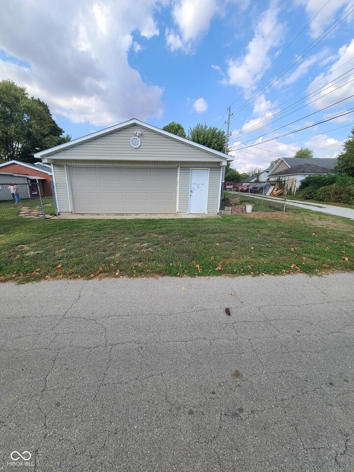 Property Photo: 401 Sweetland Avenue IN 46072