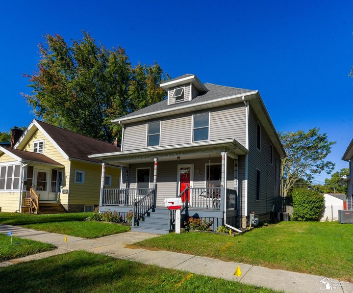 Property Photo: 824 Smith Street MI 48161