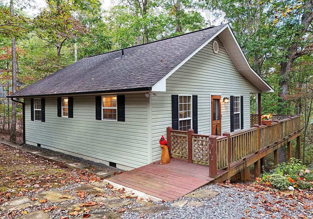 Property Photo: 4742 Timberline Sunset Drive GA 30582