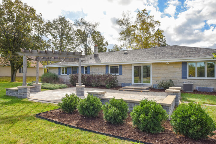 Property Photo: 420 W Mequon Rd WI 53092