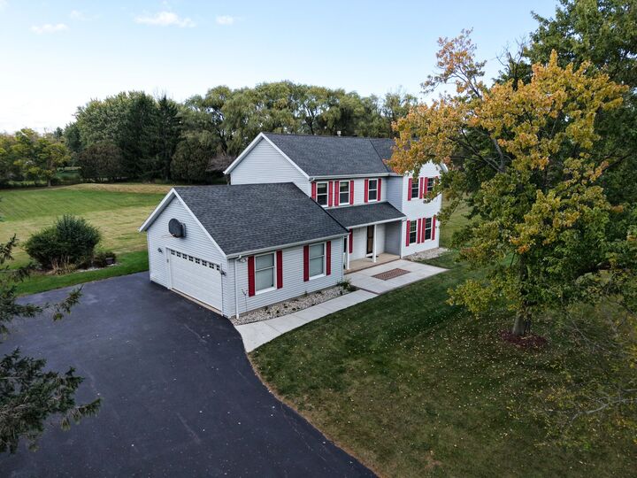 Property Photo:  1958 Homestead Ct  WI 53012 