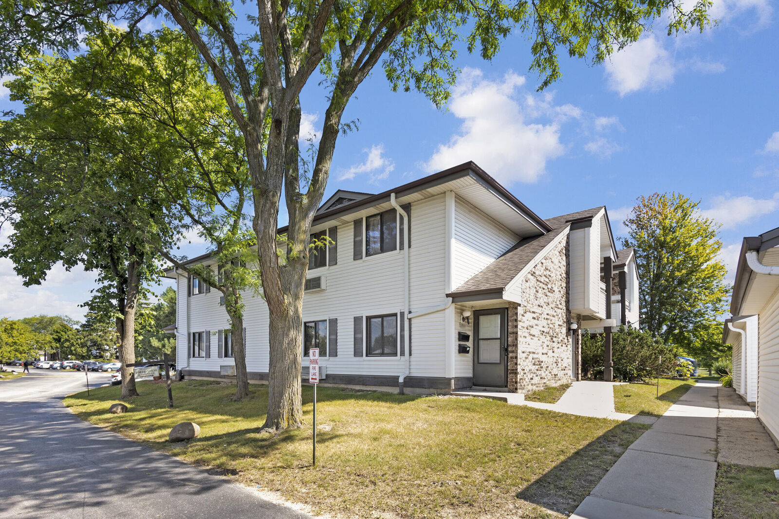 Property Photo: 10818 W Donna Dr WI 53224