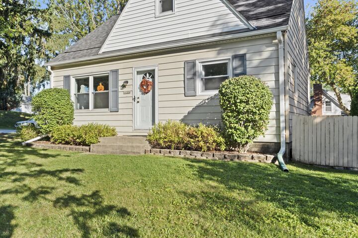 11324 W Wisconsin Ave  Wauwatosa WI 53226 photo