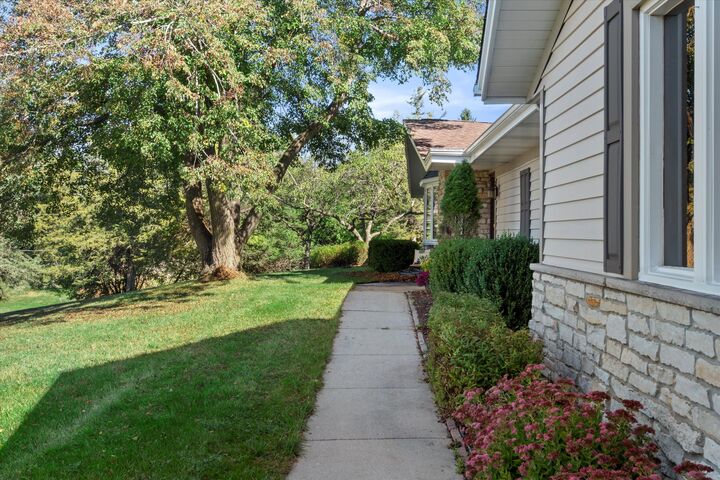 Property Photo: W338s4370 Drumlin Dr WI 53118