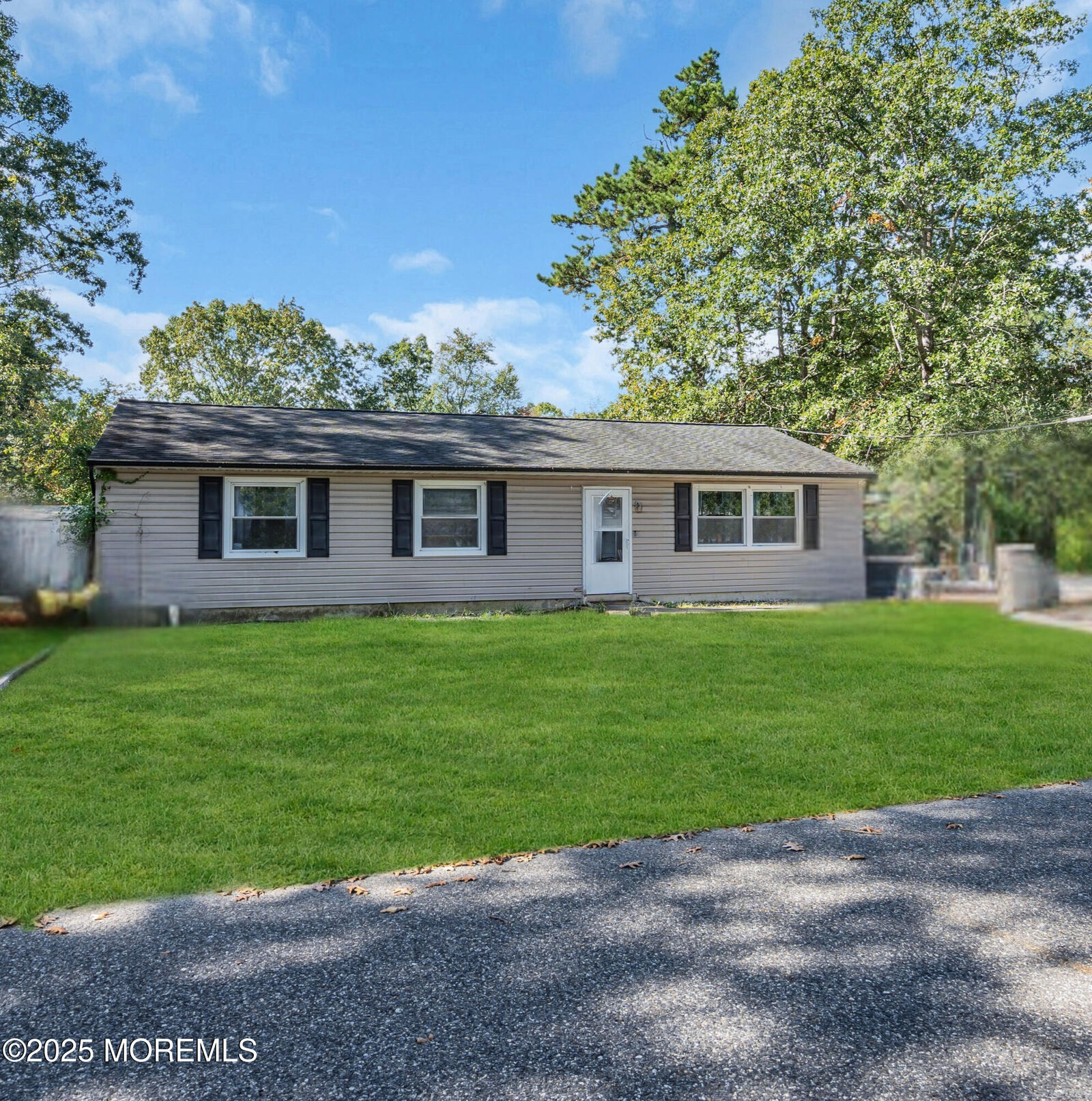Property Photo:  27 Coreopsis Street  NJ 08015 