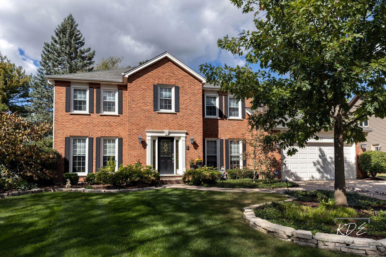 Property Photo: 1137 Kenilworth Circle IL 60540