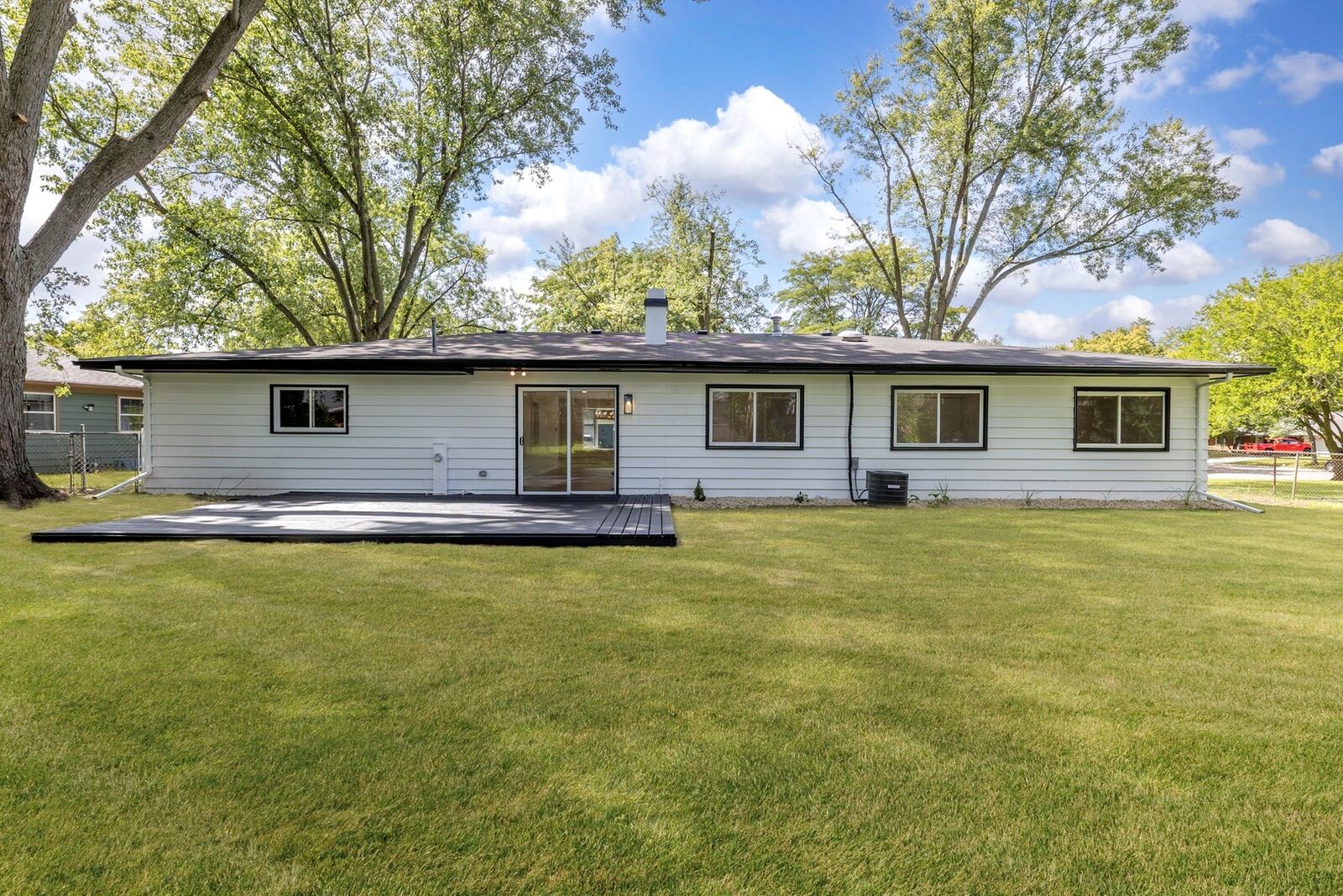 Property Photo:  4 Circle Court  IL 60538 