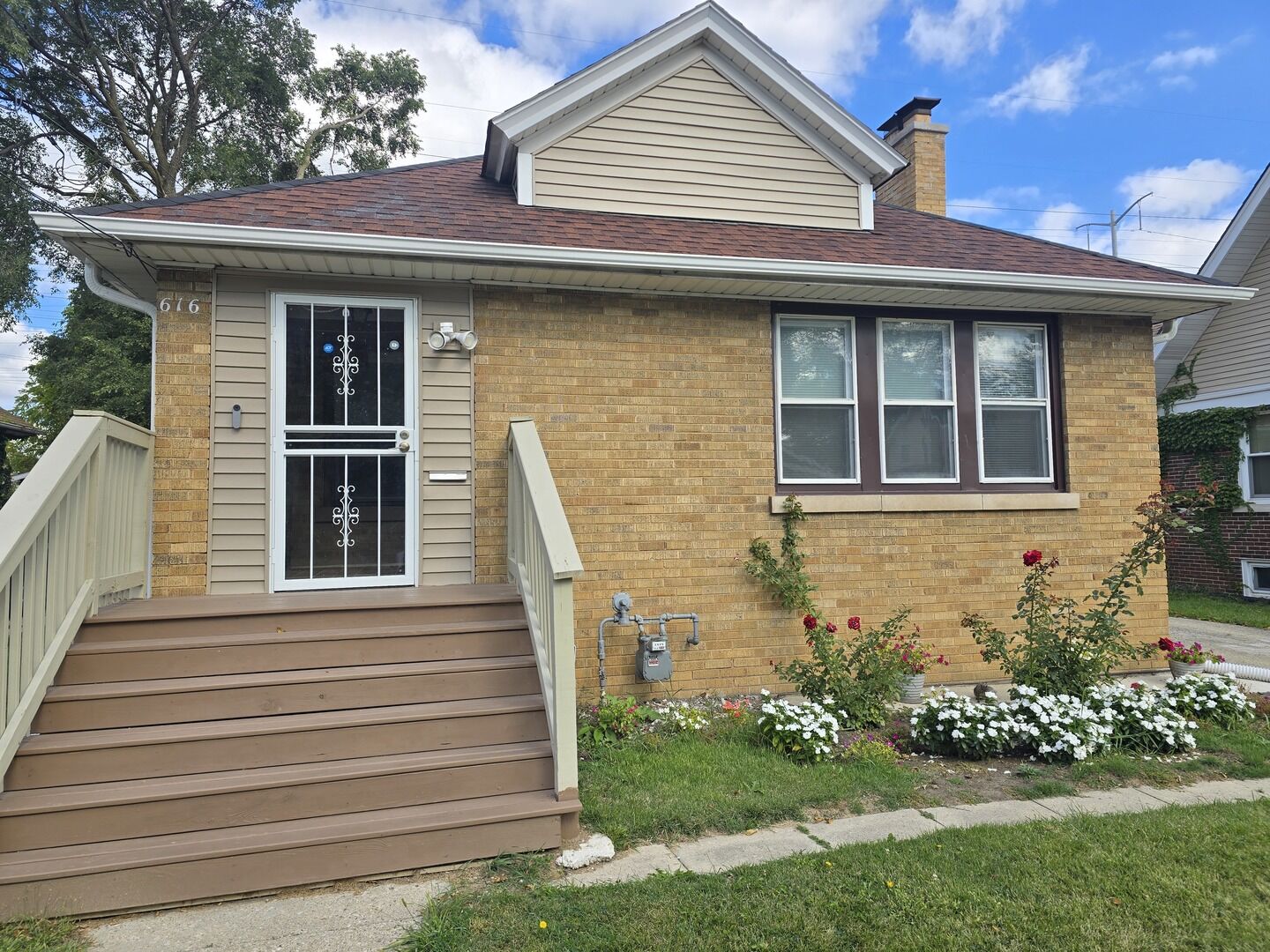 Property Photo:  616 W Keith Avenue  IL 60085