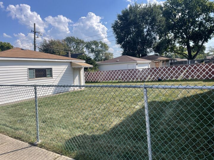 Property Photo: 12901 S Muskegon Avenue IL 60633
