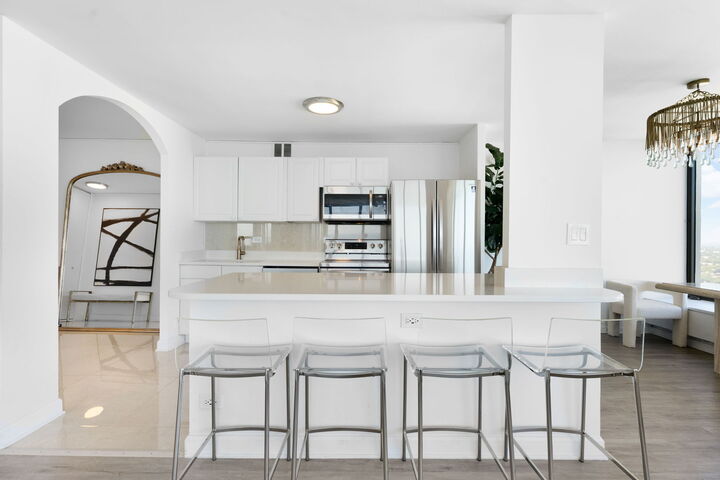 Property Photo:  5455 N Sheridan Road 3001  IL 60640 