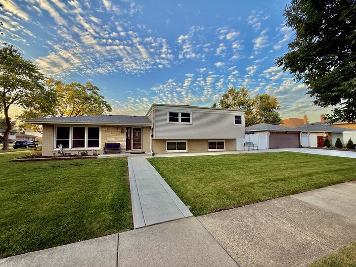 Property Photo: 2181 Plainfield Drive IL 60018