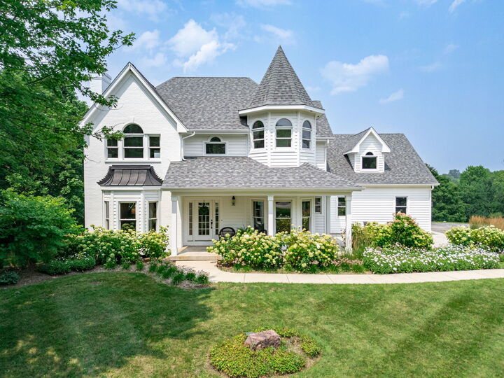 Property Photo: 2505 Timberline Trail IL 60098