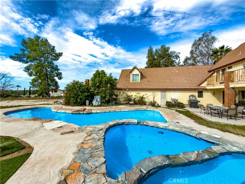 Property Photo:  42200 Calle Barbona  CA 92592 