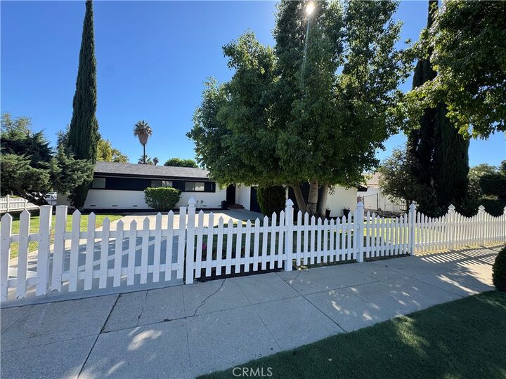 Property Photo: 18500 Celtic St CA 91326