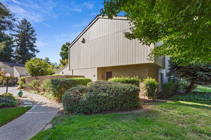 Property Photo: 816 Elmhurst Circle CA 95825