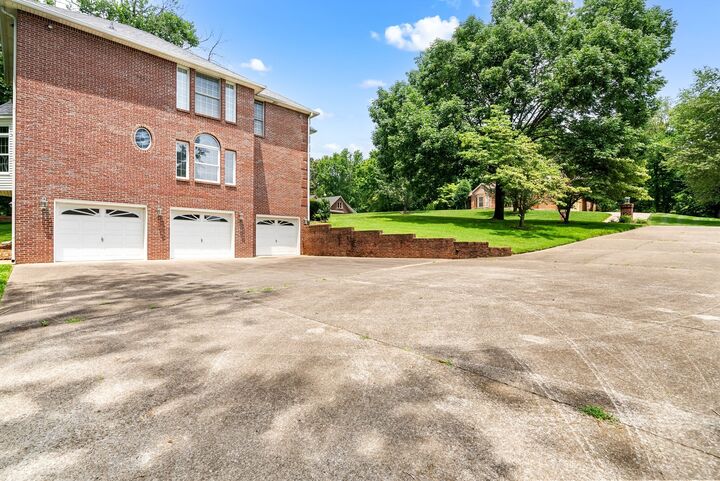 Property Photo:  2118 Queens Bluff Way  TN 37043 