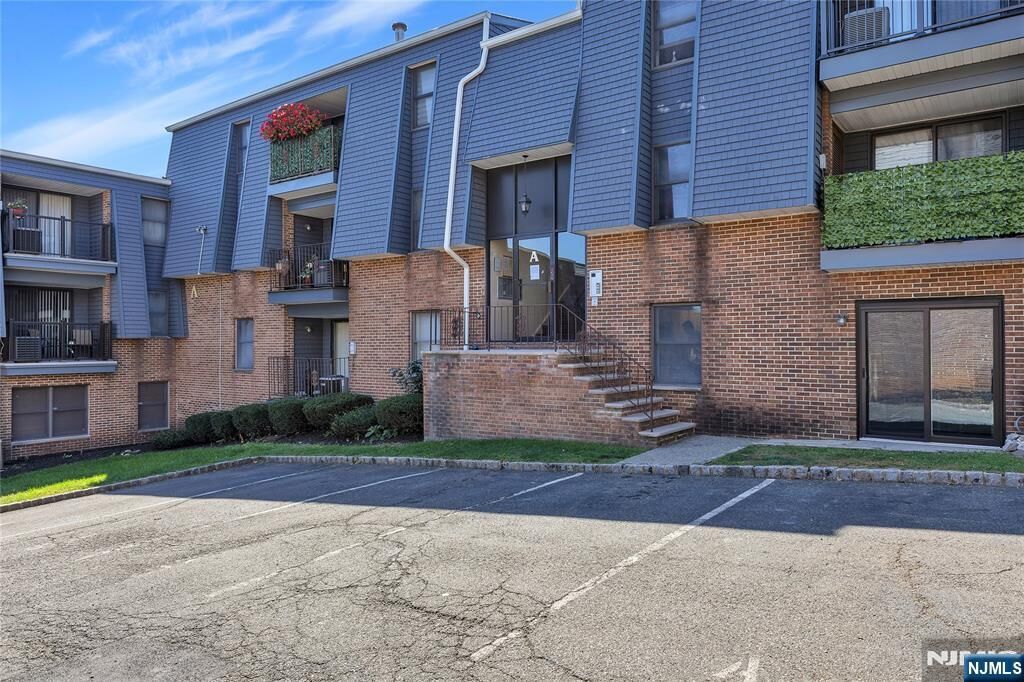 Property Photo:  700 Schuyler Avenue A21  NJ 07032 