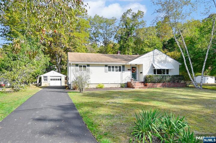18 Colfax Avenue  Wanaque NJ 07465 photo