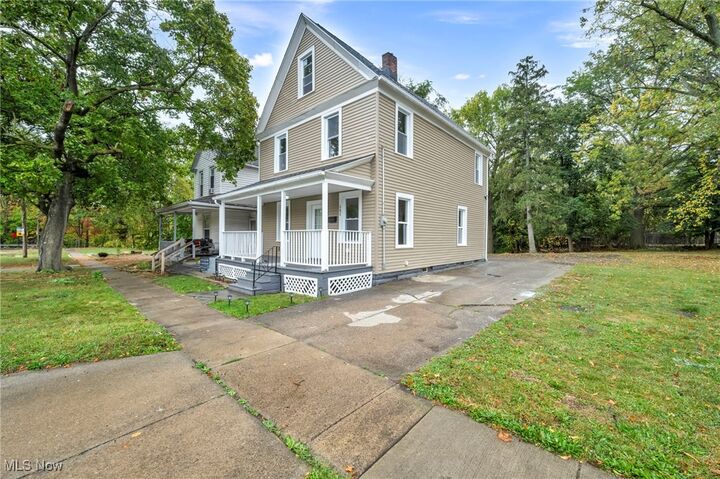 Property Photo: 121 Parkview Court OH 44035