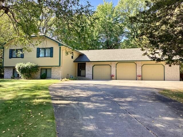 Property Photo: 9855 Kadler Avenue NE MN 55362